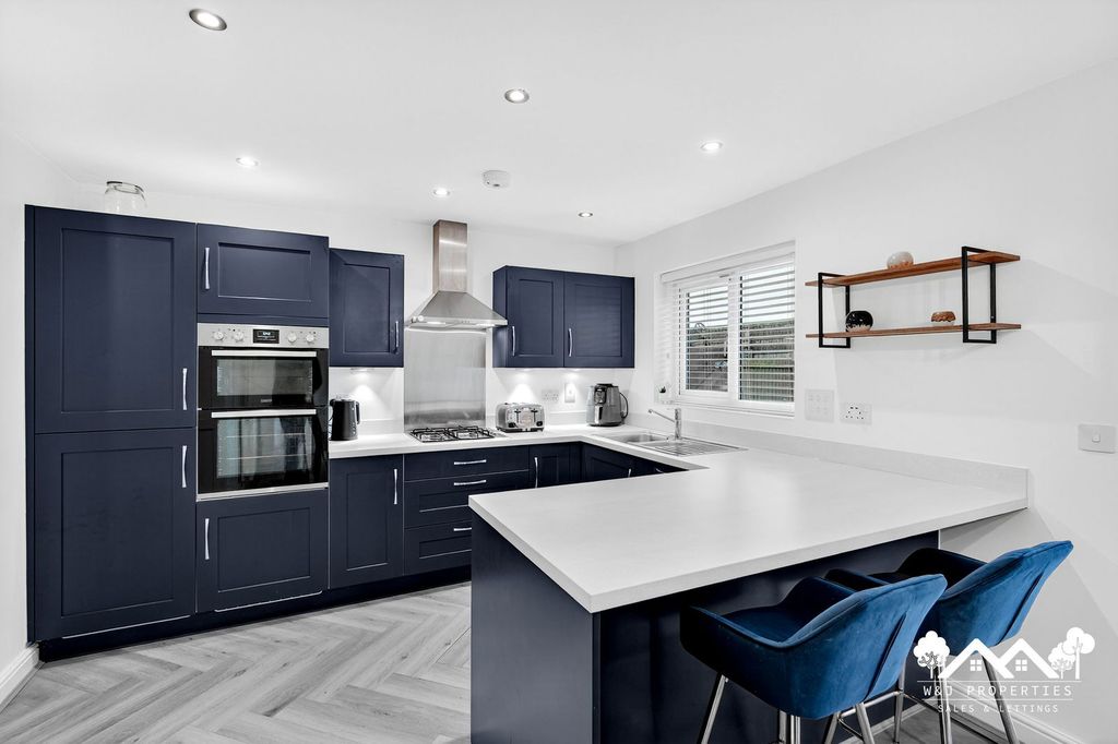 Property photo 2 of 40