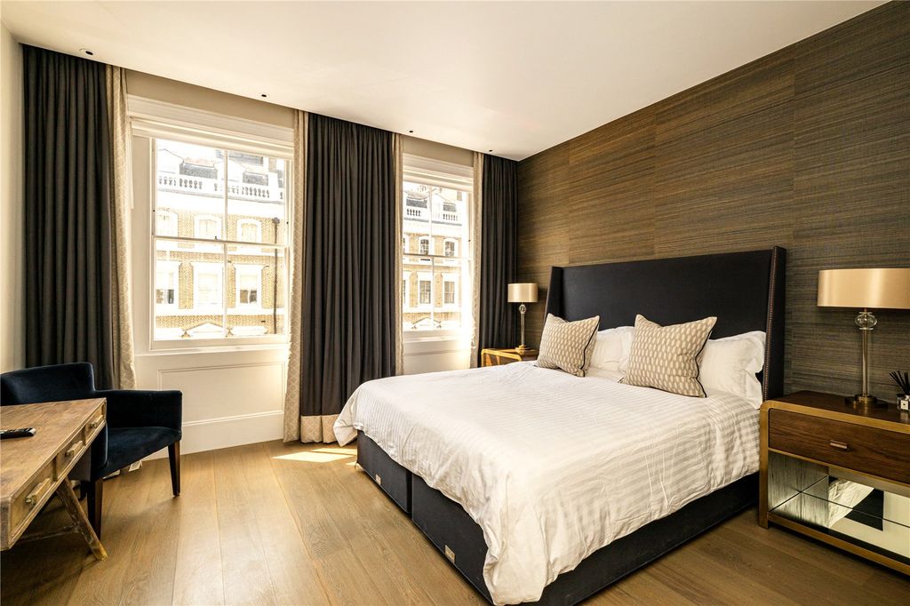 Property photo 3 of 20 Principal Bedroom