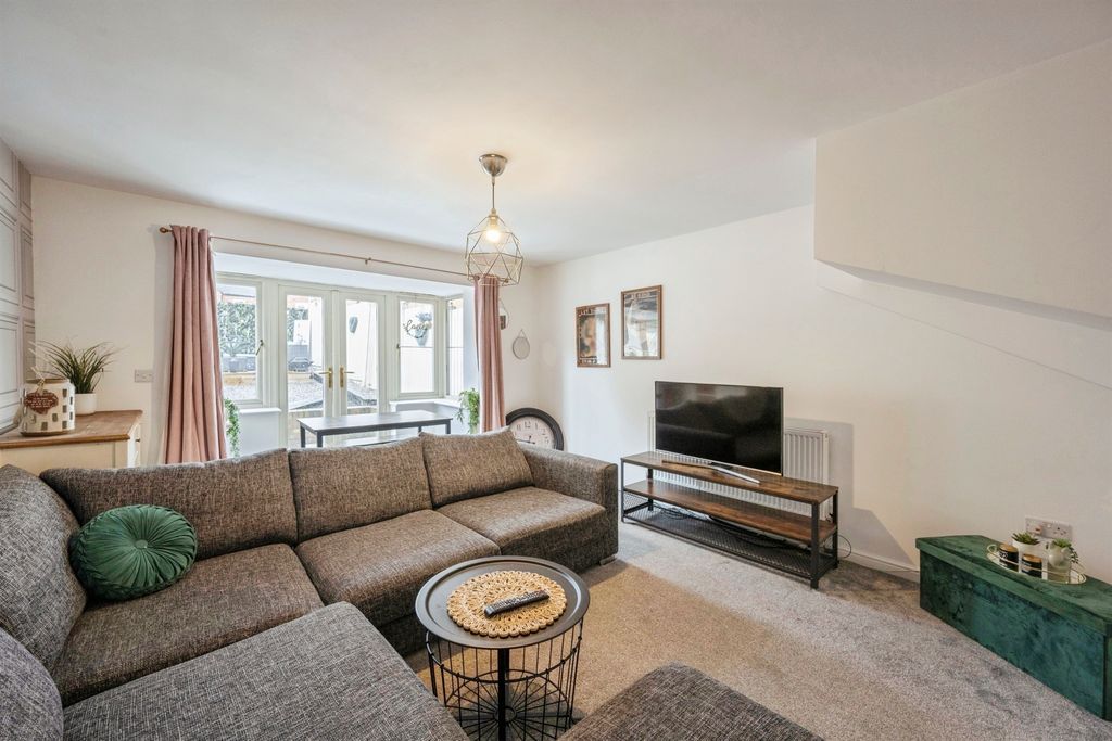 Property photo 2 of 21