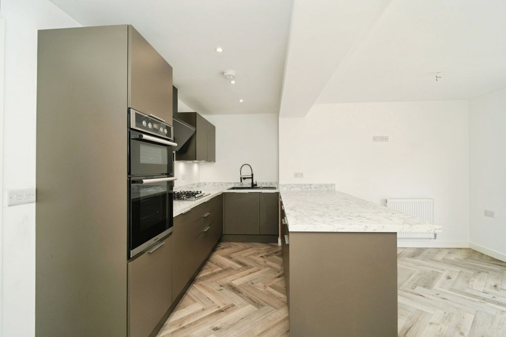Property photo 2 of 18 Kitchen