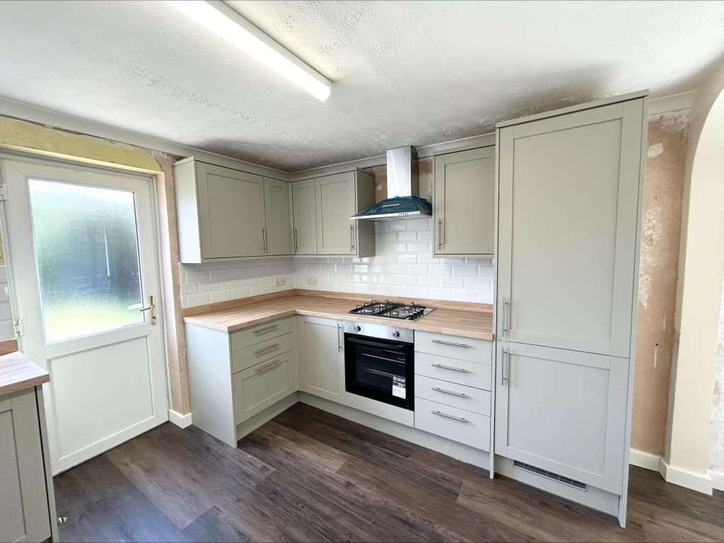 Property photo 3 of 14 Kitchen