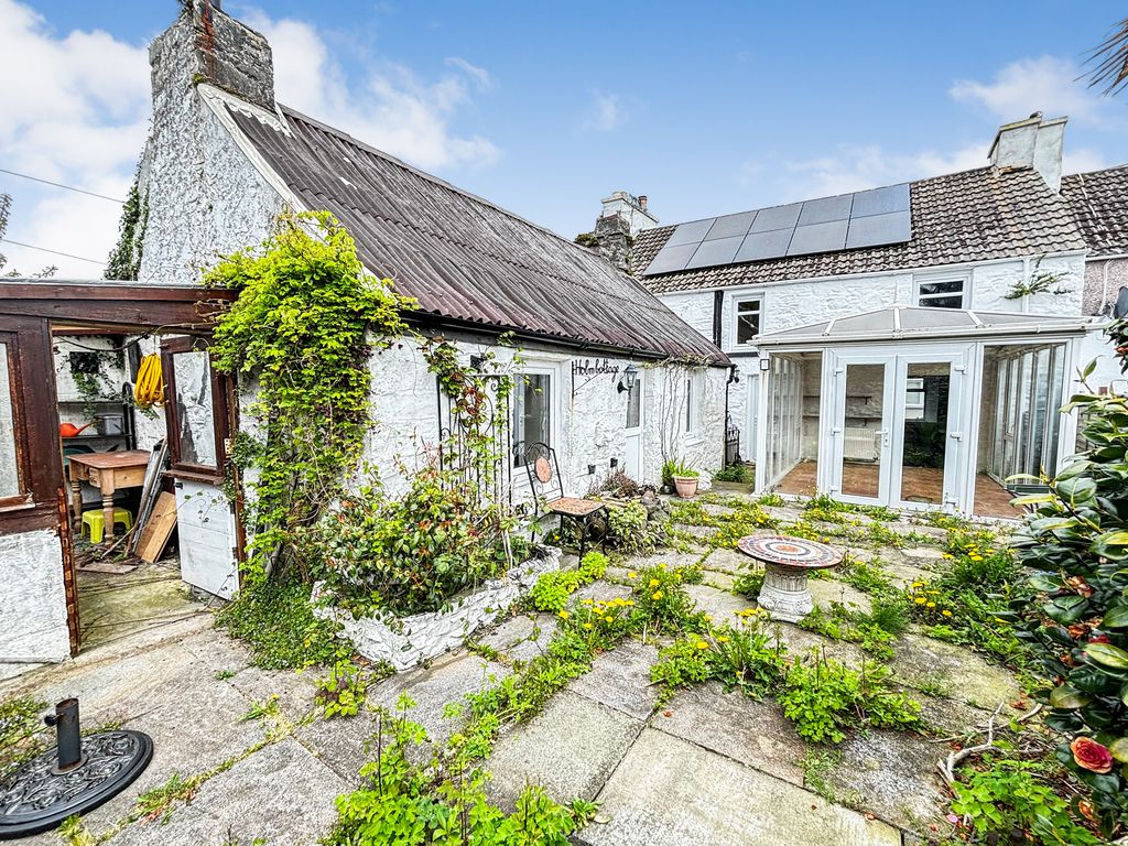 Property photo 2 of 12