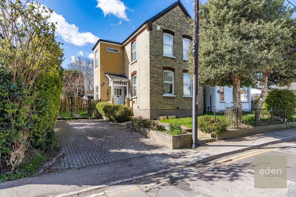 Property photo 1 of 34