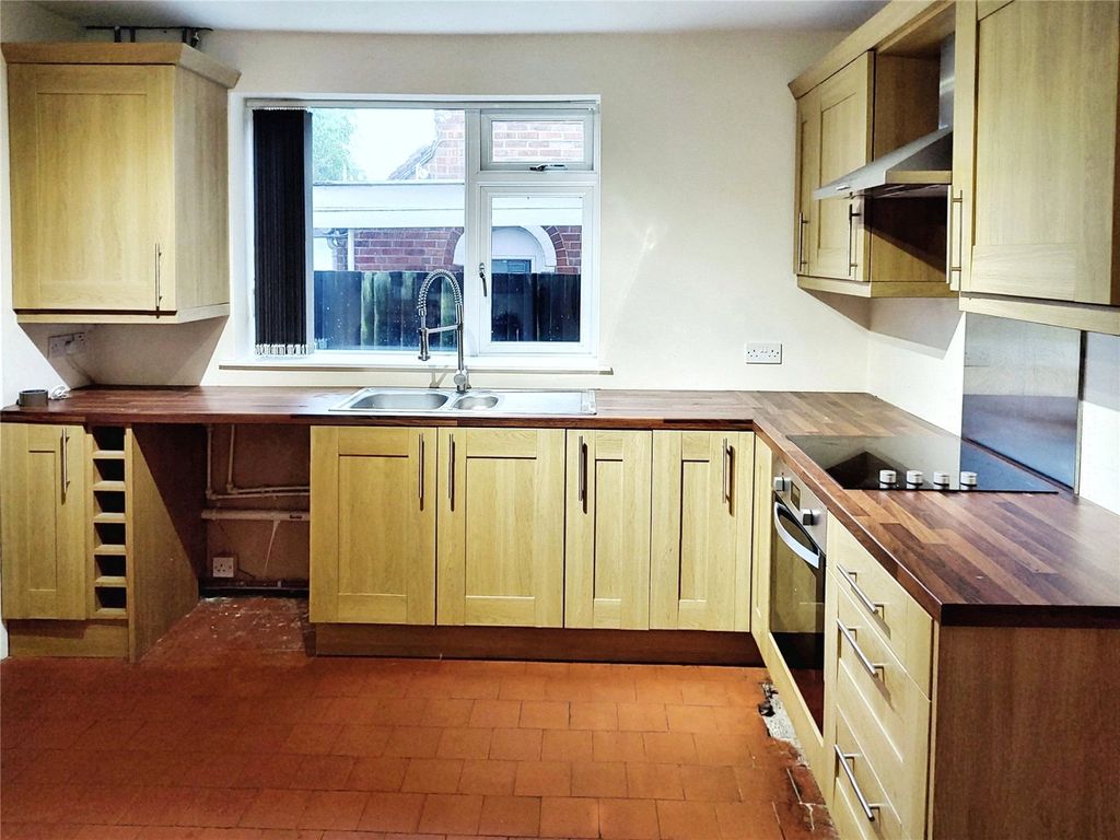 Property photo 3 of 9 Kitchen