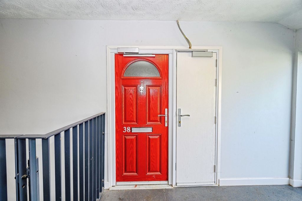 Property photo 2 of 11