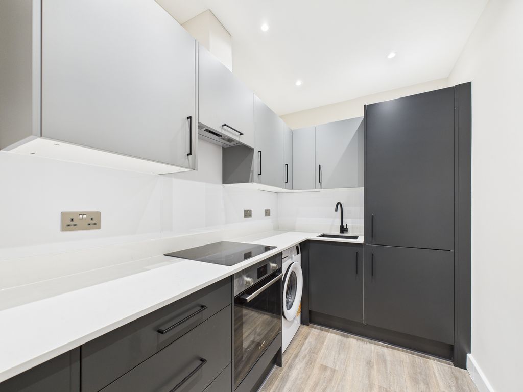 Property photo 2 of 6 Cam02841G0-Pr0051-Still005