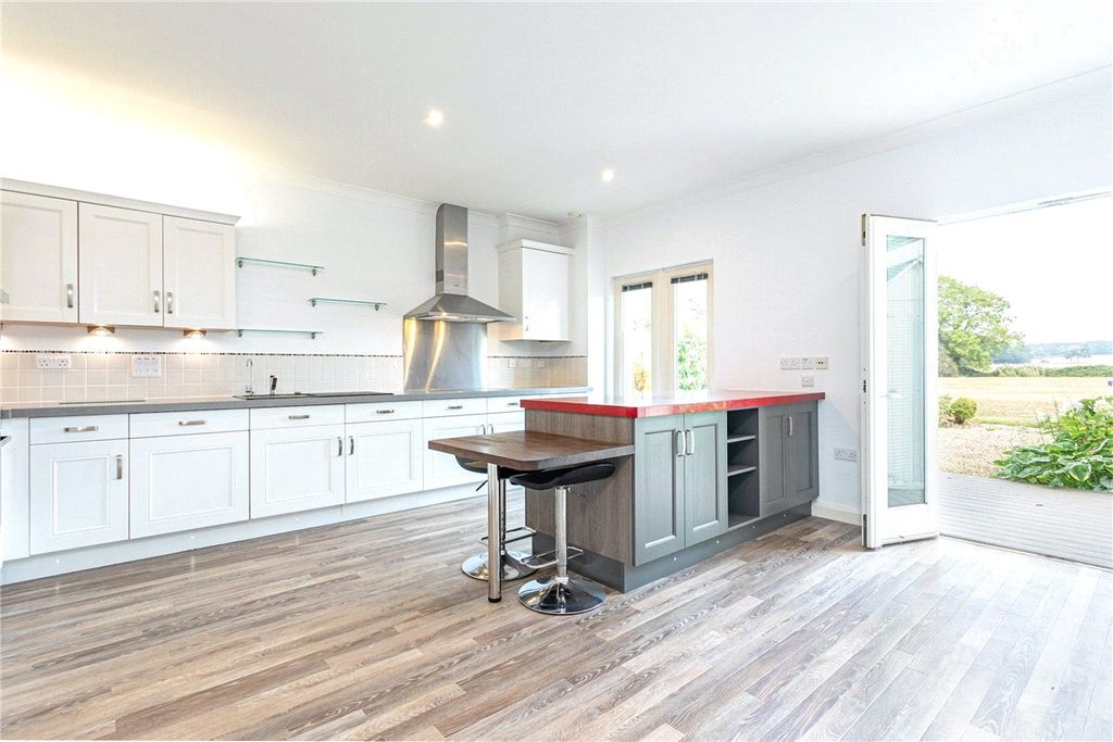 Property photo 2 of 14 Picture 2