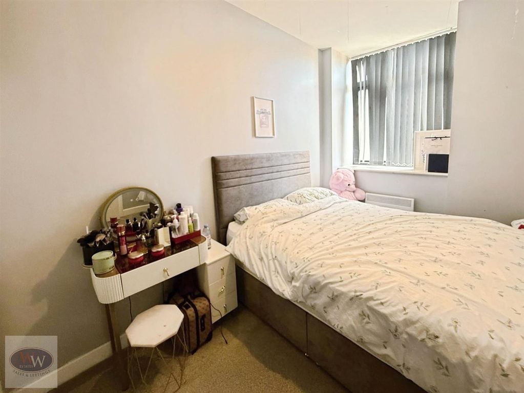 Property photo 3 of 10 Bedroom