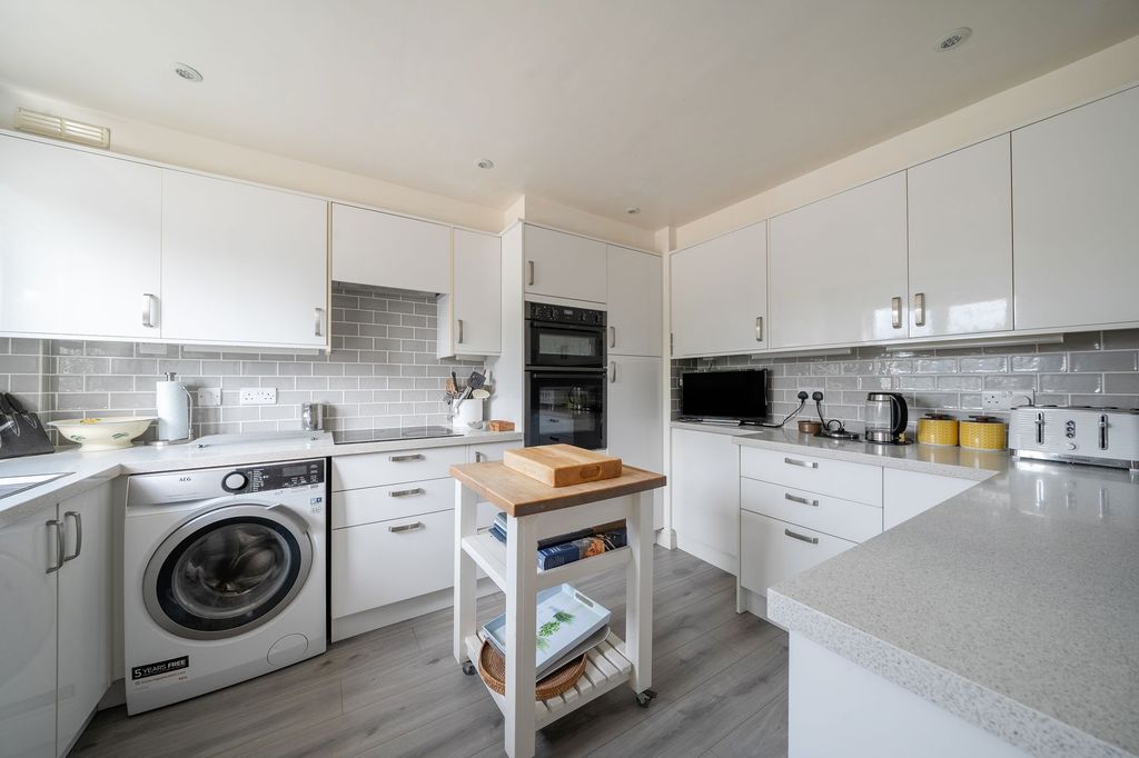 Property photo 2 of 20 Kitchen