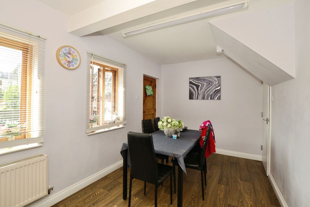 Property photo 2 of 17 Photo