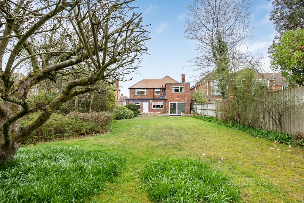 Property photo 2 of 28