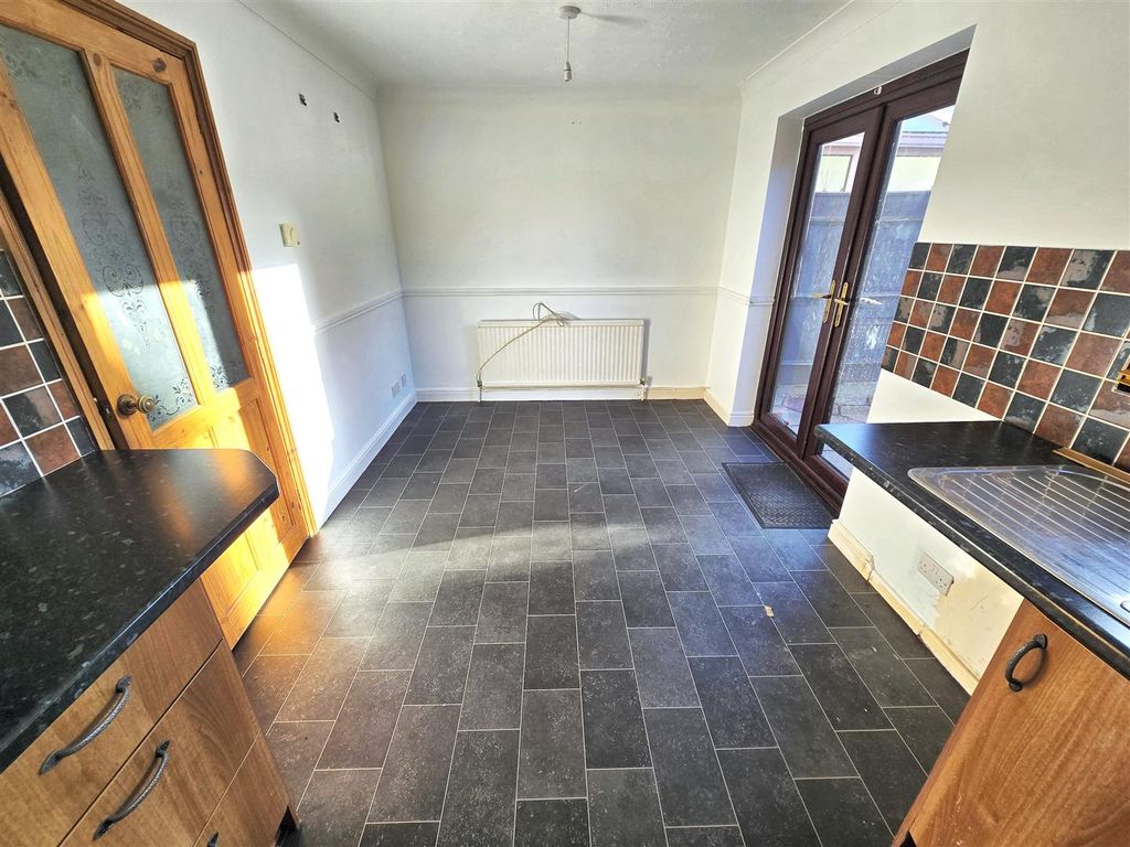 Property photo 3 of 10 Kitchen Diner (2)