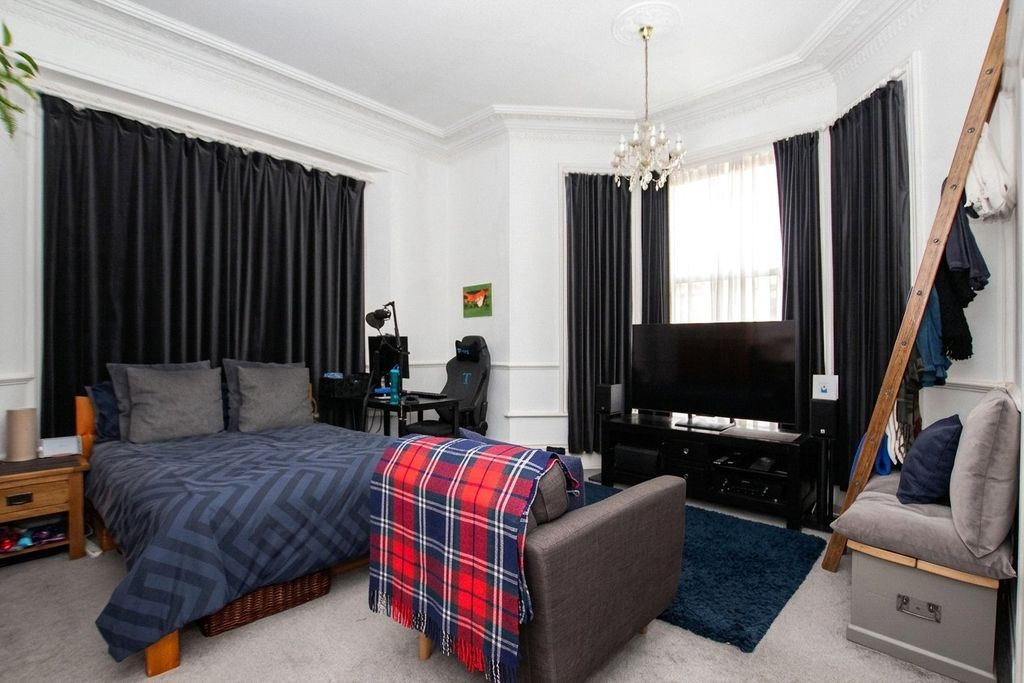 Property photo 2 of 12 Picture No. 14