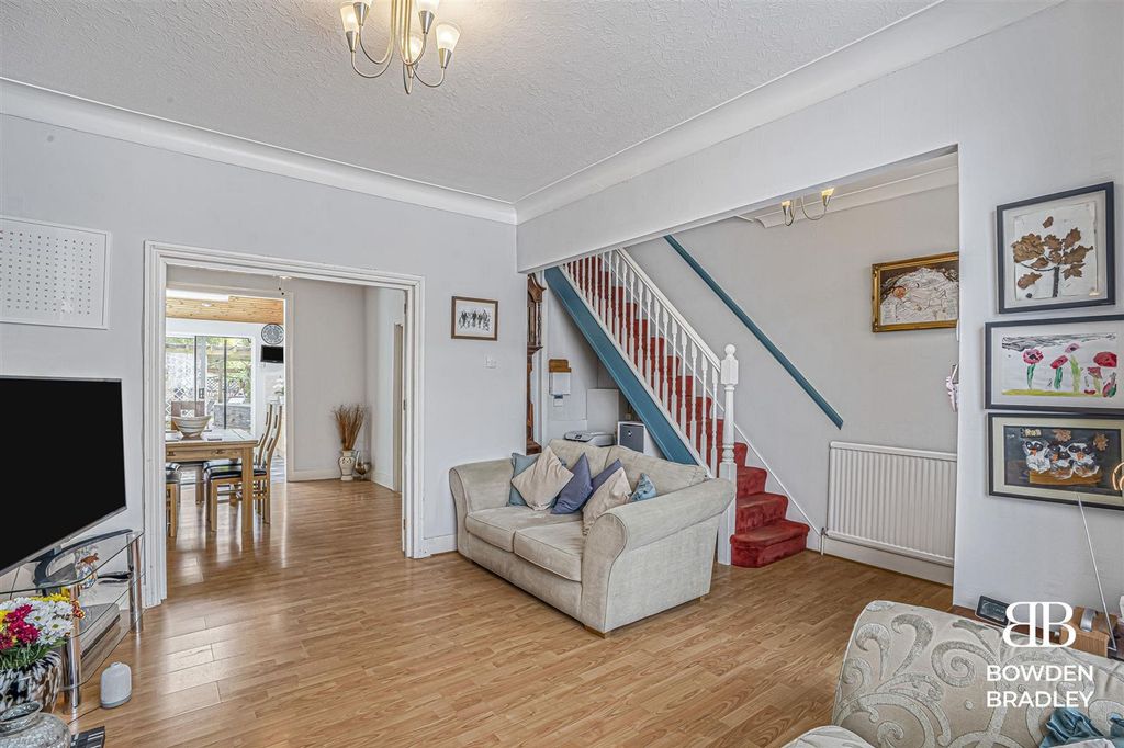 Property photo 3 of 21 Living Room