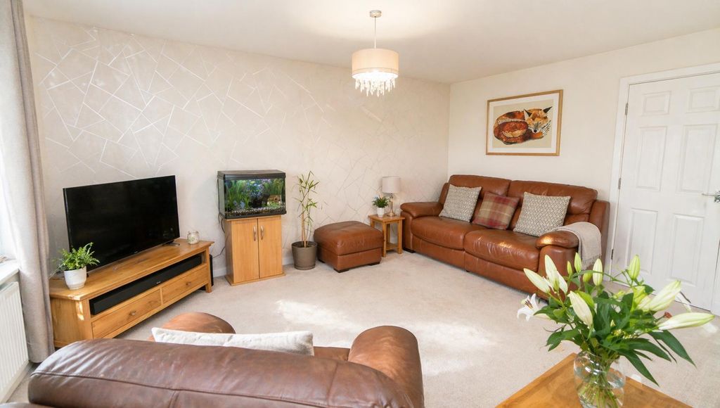 Property photo 2 of 9 Lounge.Png