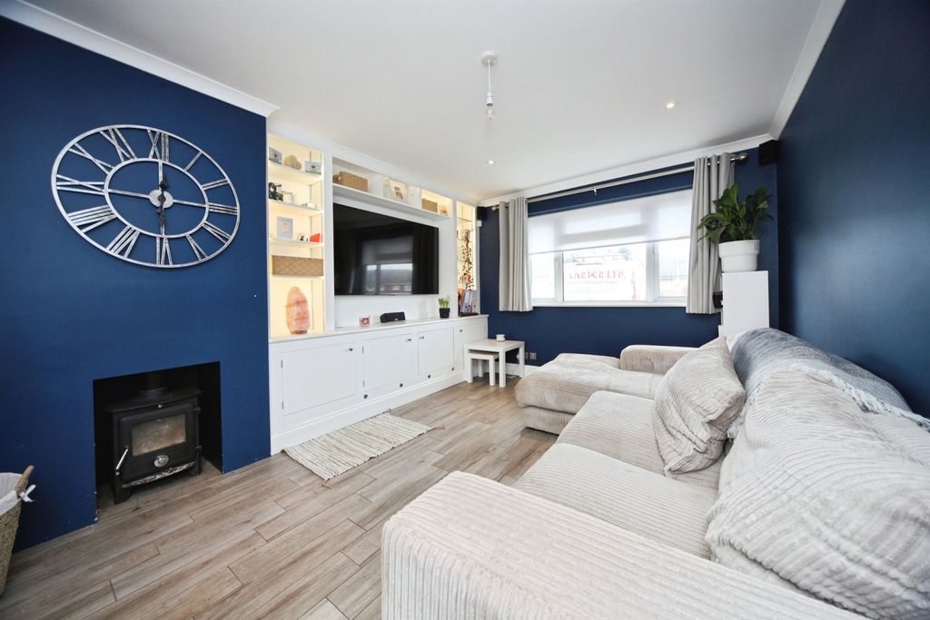 Property photo 3 of 20