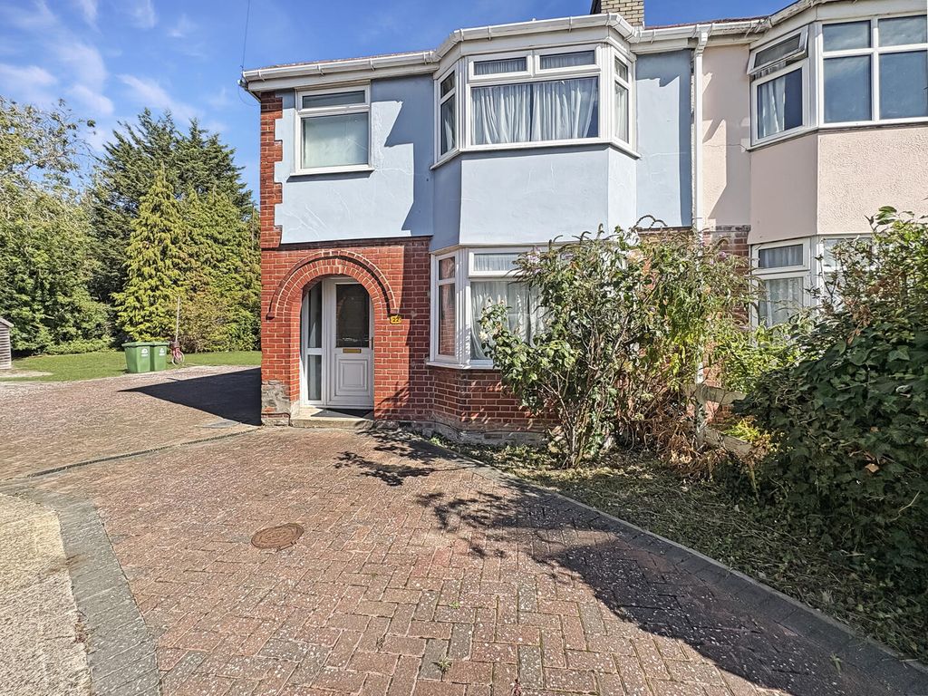 Property photo 1 of 10 Front (Exterior)