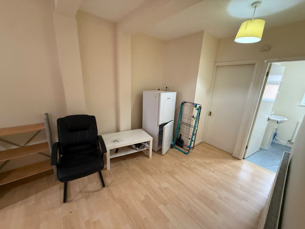 Property photo 1 of 5 Fabulous Studio Apartment On Bristol Road, B29 To Let