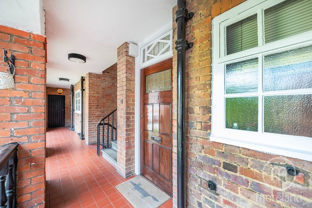 Property photo 2 of 11 3387373