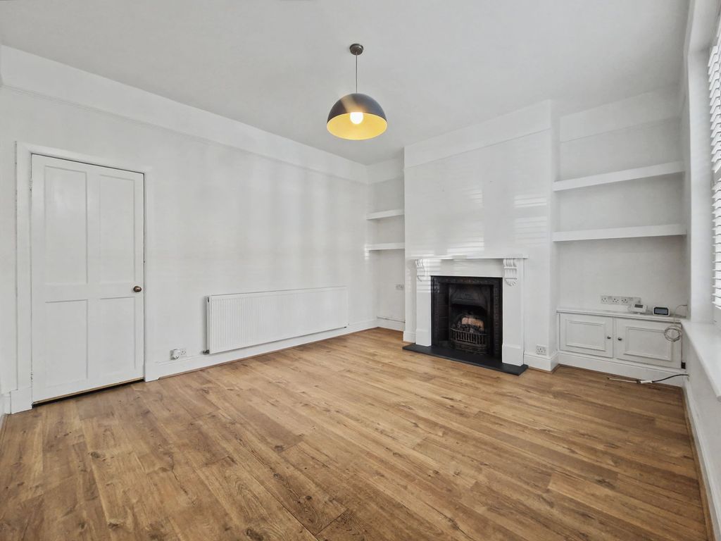 Property photo 3 of 28