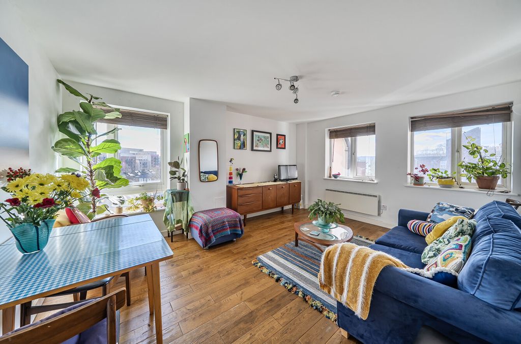 Property photo 1 of 12 1418158-9-699Db20...