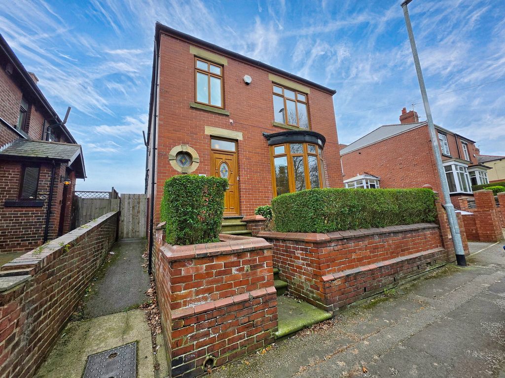 Property photo 2 of 33