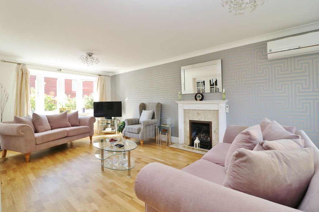 Property photo 2 of 20