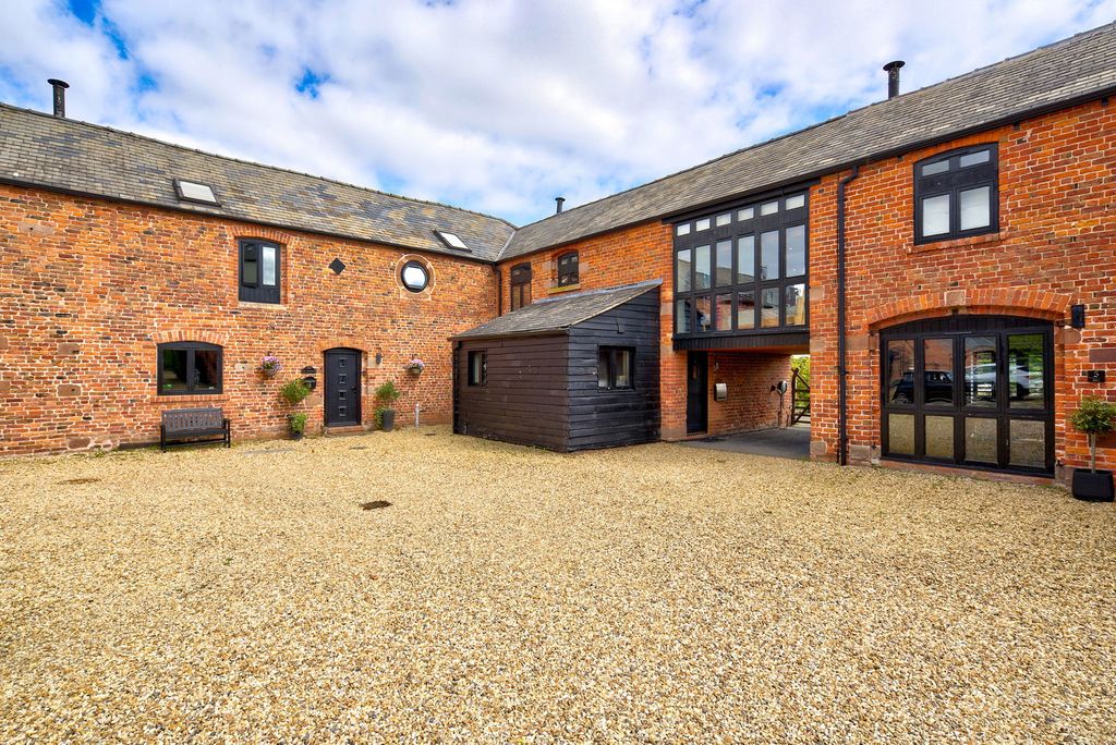 Property photo 2 of 39