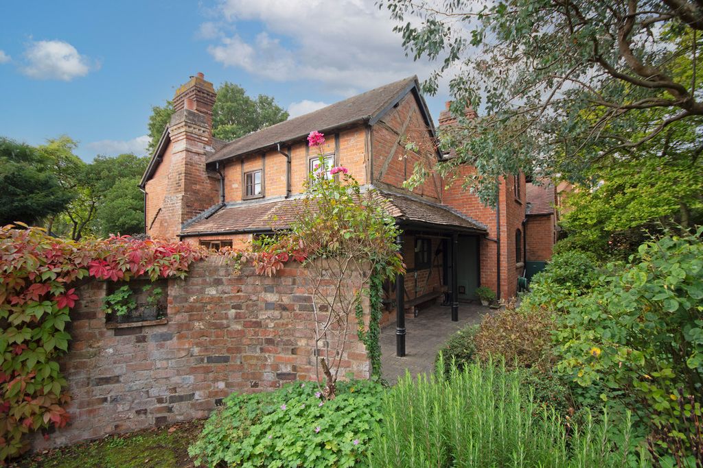 Property photo 1 of 32