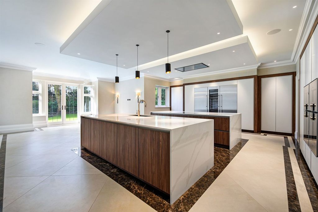 Property photo 2 of 29 Kitchen