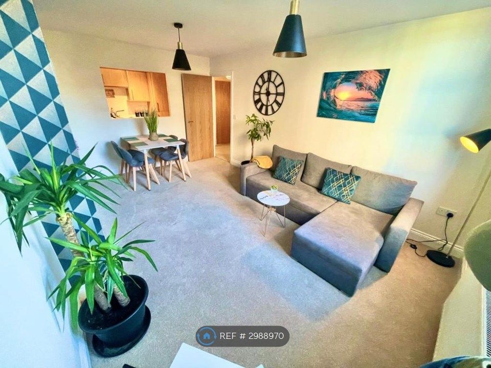 Property photo 3 of 7 Living Room