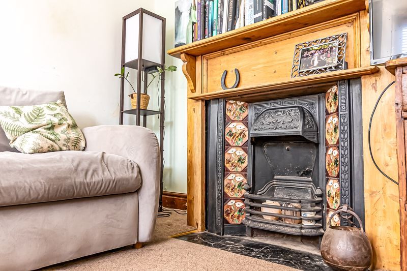 Property photo 3 of 18 .