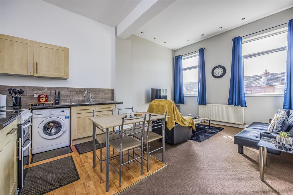 Property photo 2 of 8 Arundel Street, Portsmouth-Porticomarketing-Nexa-6