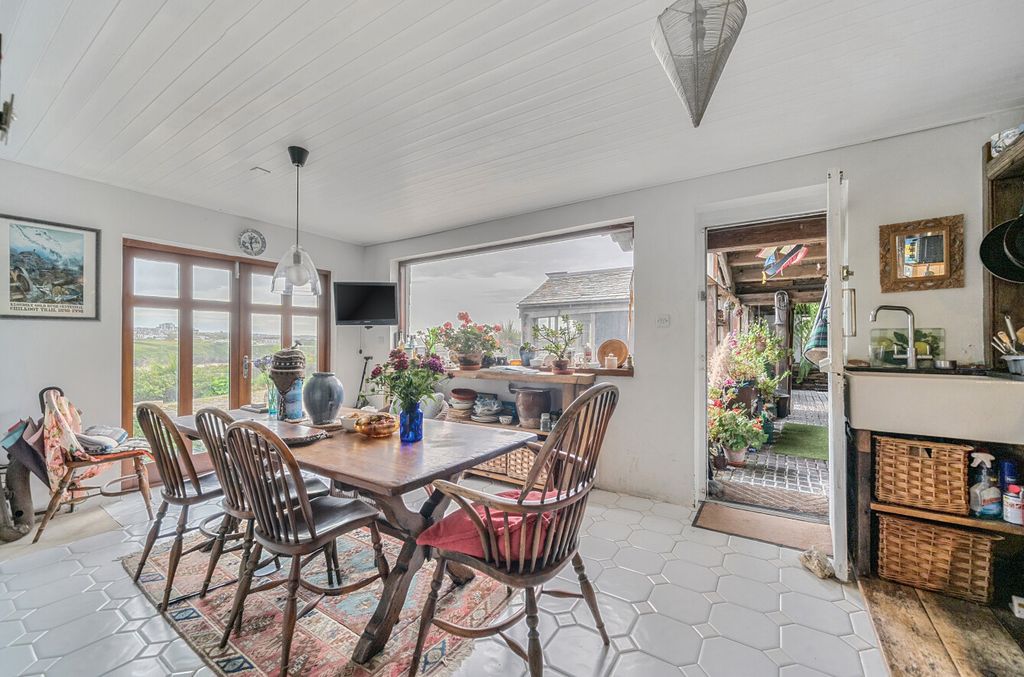 Property photo 2 of 19 1302185-12-683F1F...