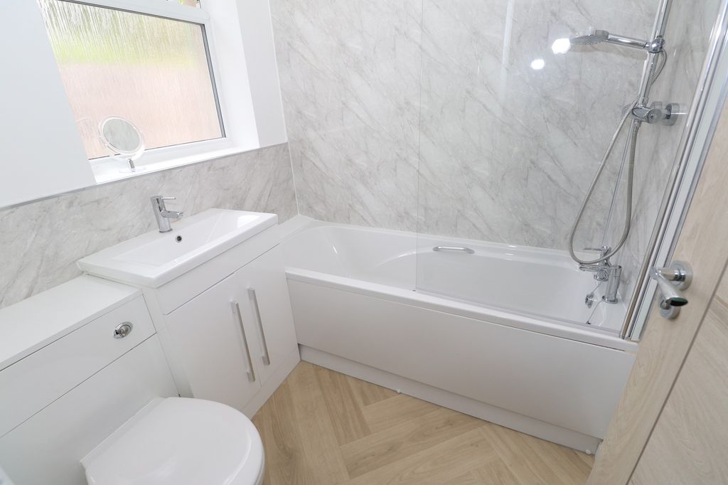 Property photo 3 of 7 Bathroom