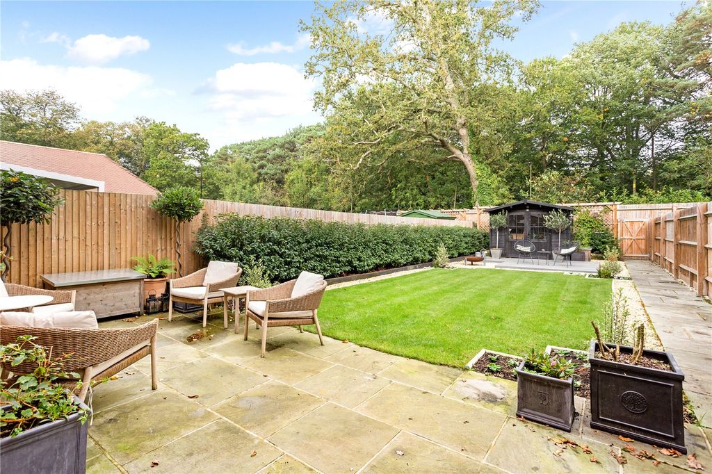 Property photo 2 of 14 Garden
