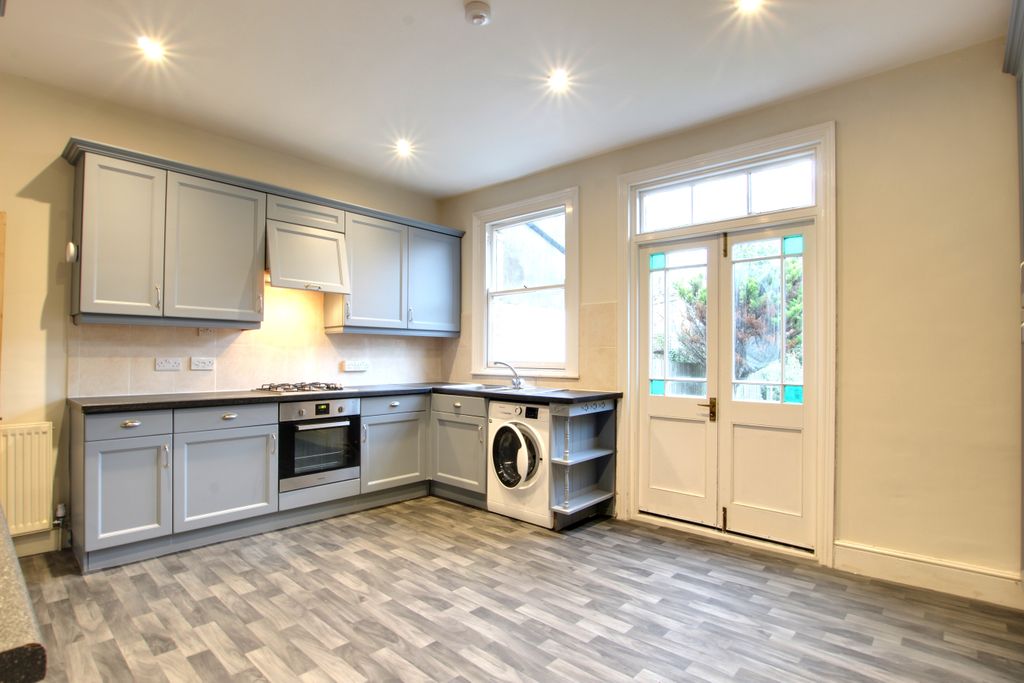 Property photo 3 of 8 3 Kitchen Diner.Jpg