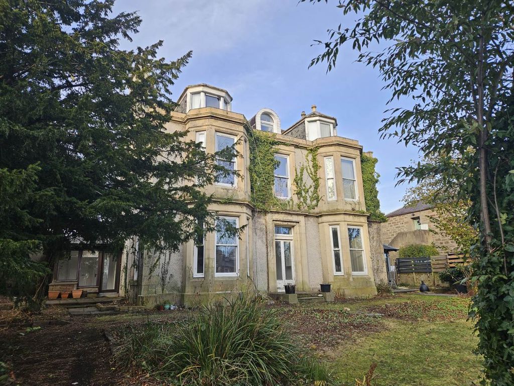 Property photo 1 of 11 1000067085