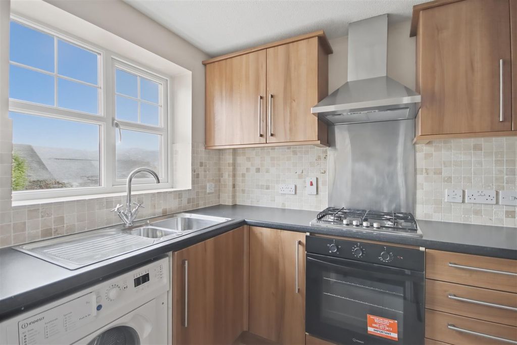 Property photo 2 of 15 Kitchen