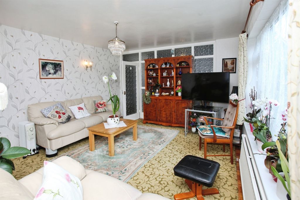 Property photo 3 of 28