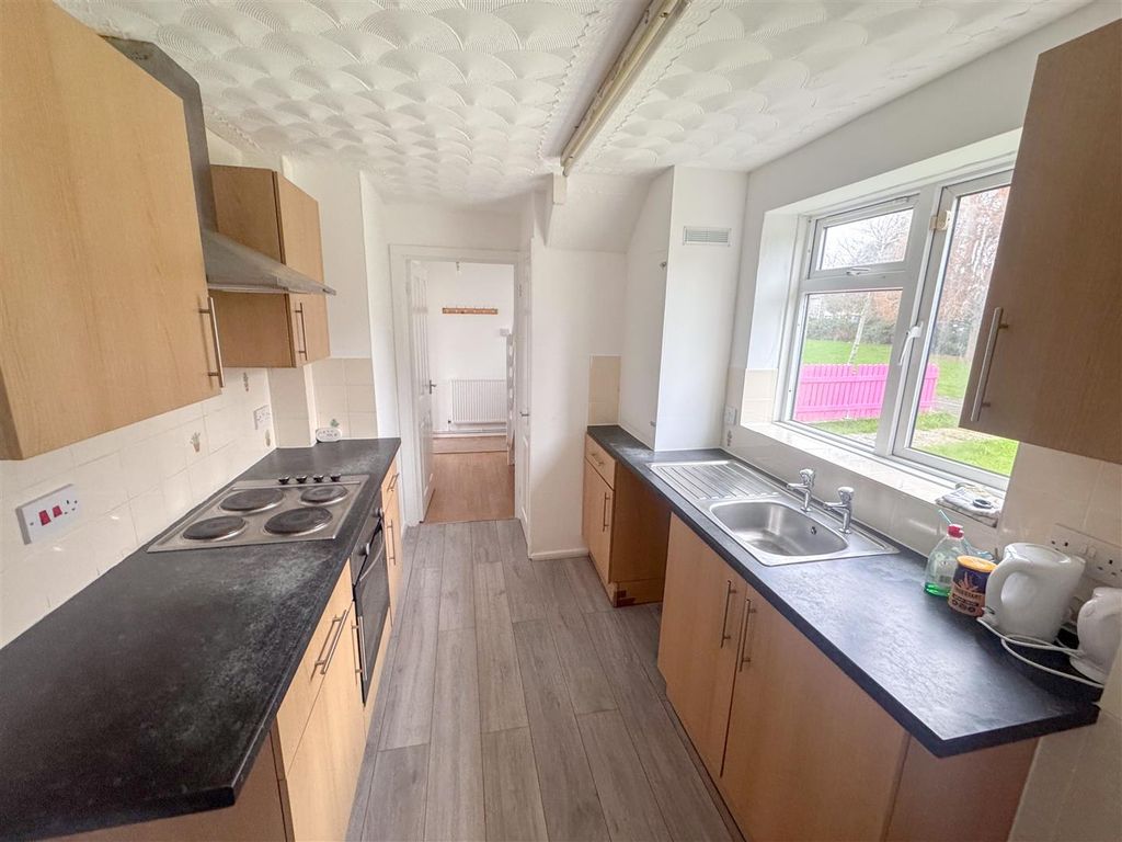 Property photo 3 of 13 Kitchen