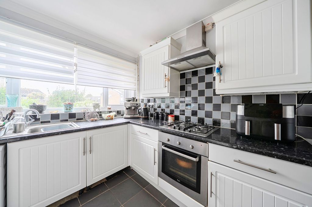 Property photo 2 of 19 Kitchen