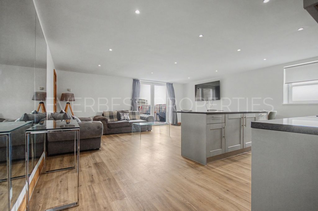 Property photo 2 of 12 3