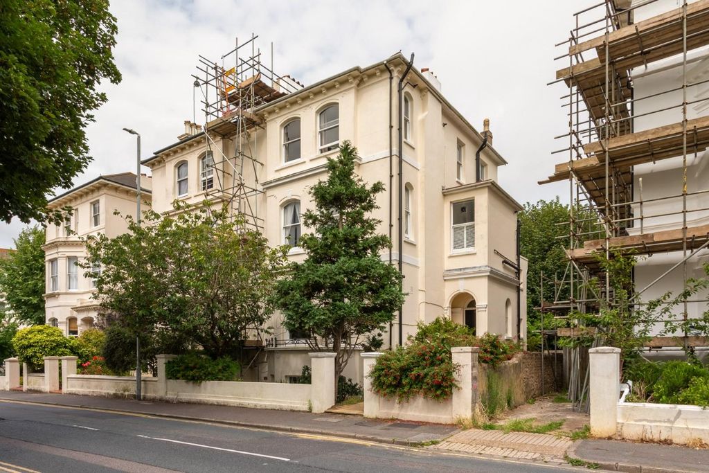 Property photo 1 of 37 46B Dyke Road-2.Jpg