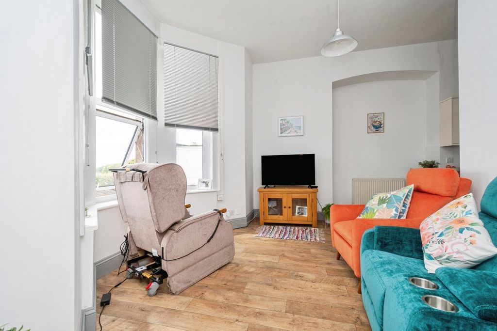 Property photo 3 of 15 Pbox-Img.Jpg