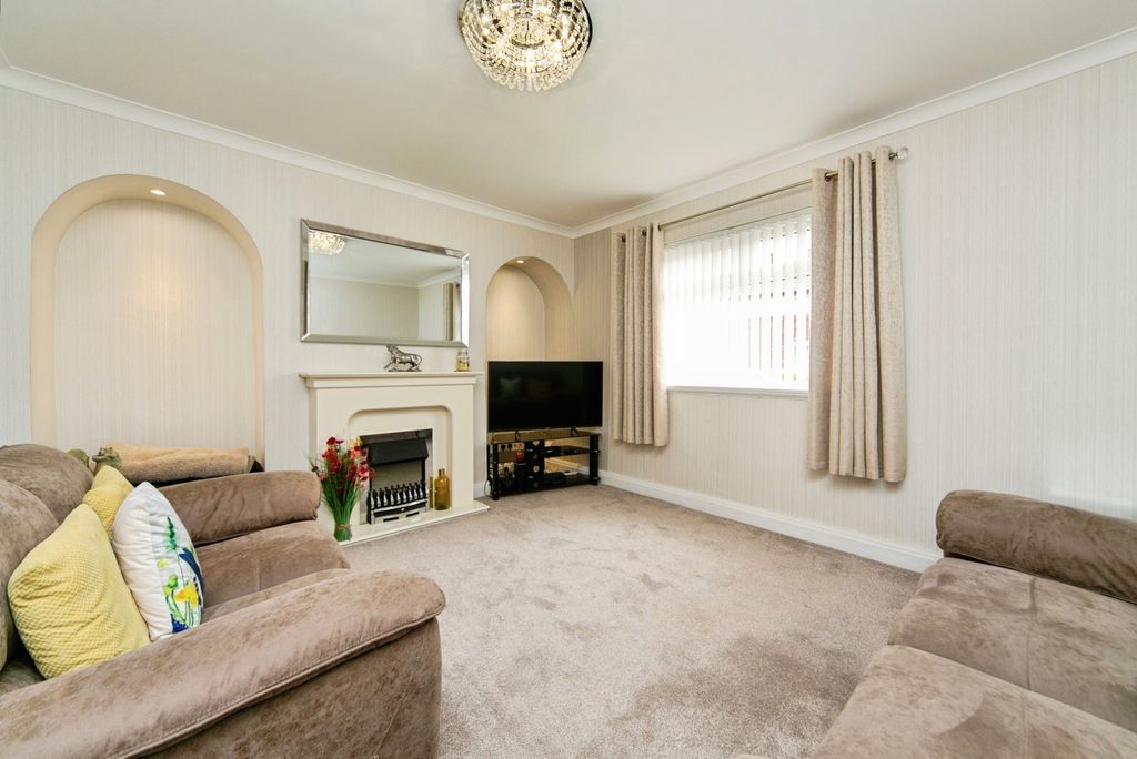 Property photo 2 of 17 Photo