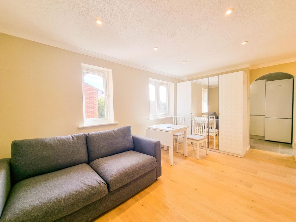 Property photo 3 of 8