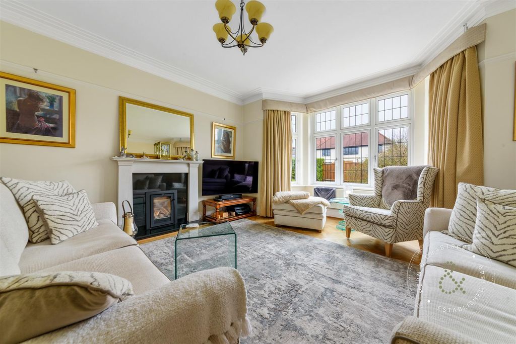 Property photo 2 of 32 Llandennis-Avenue-15.Jpg