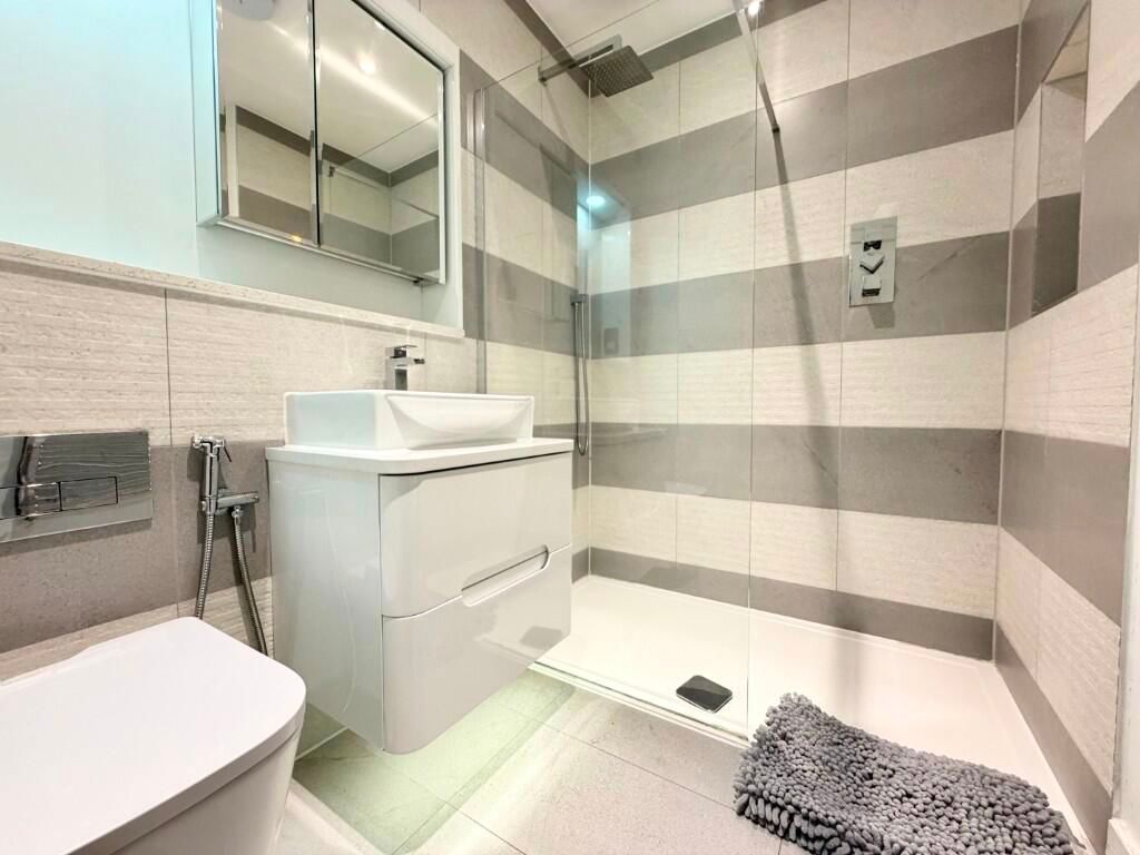 Additional image 7 of 3 bed flat for saleSouth Drive, Coulsdon CR5