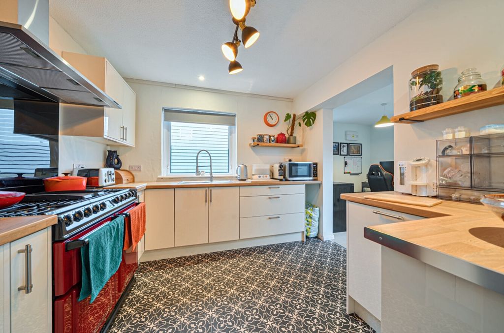 Property photo 2 of 27 1394846-16-6949331F745E9-Arw-1